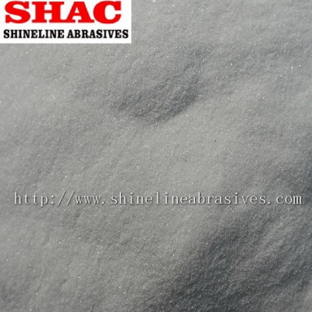 White aluminium oxide powder
